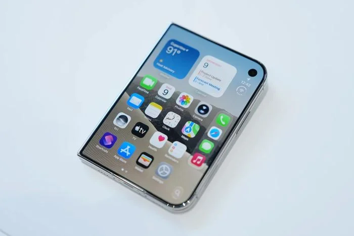 iPhone Duo và tham vọng tái cấu trúc thị trường màn hình gập